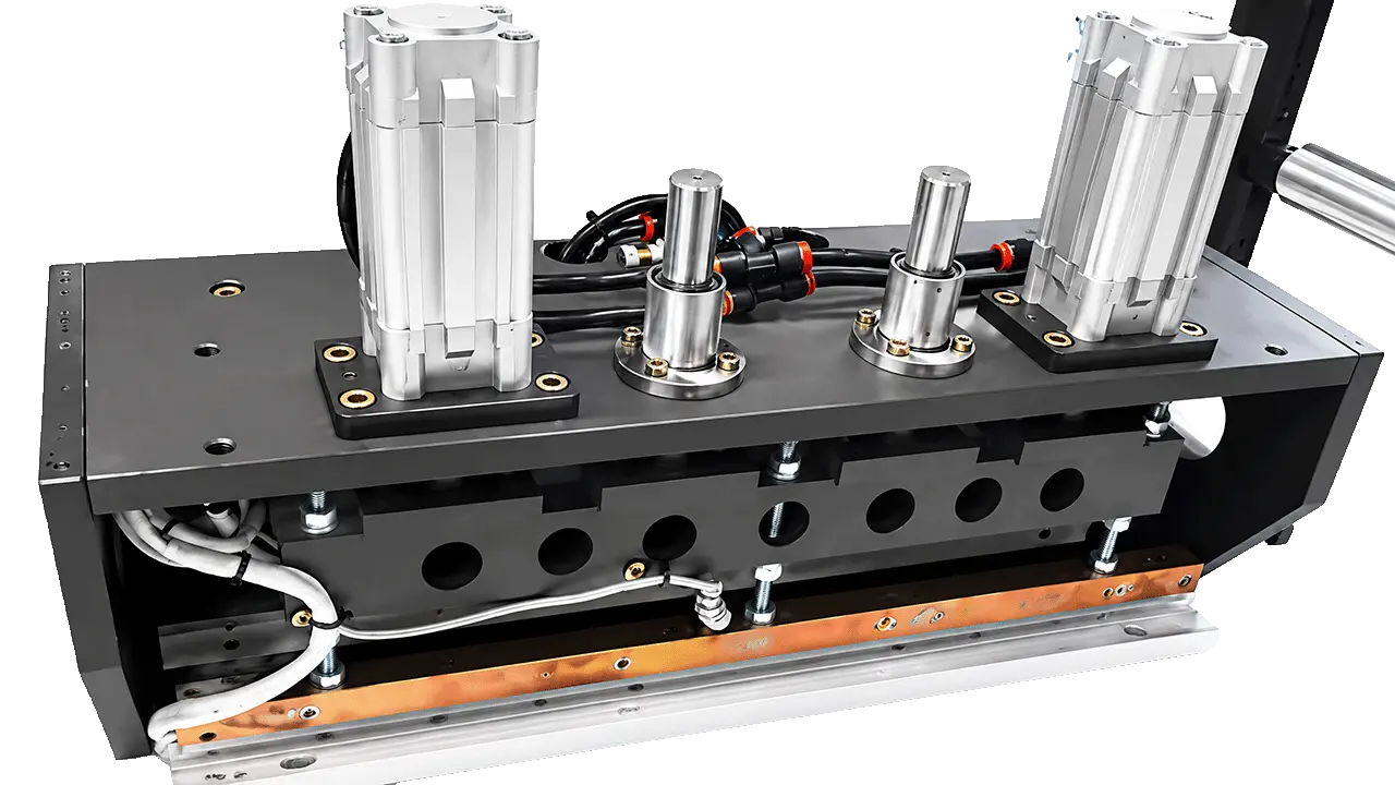 "E" type sealing device close-up — LayerQuestar LQ-HB-800 handle bag making machine