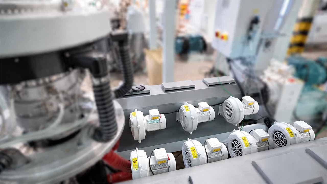 Blown film machine screw barrel melt extrusion zone — OMRON PID temperature control
